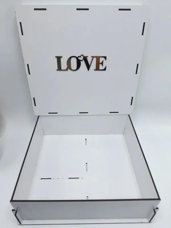 باکس چوبی طرح LOVE رنگ سفید مناسب کادو و پک آرایشی